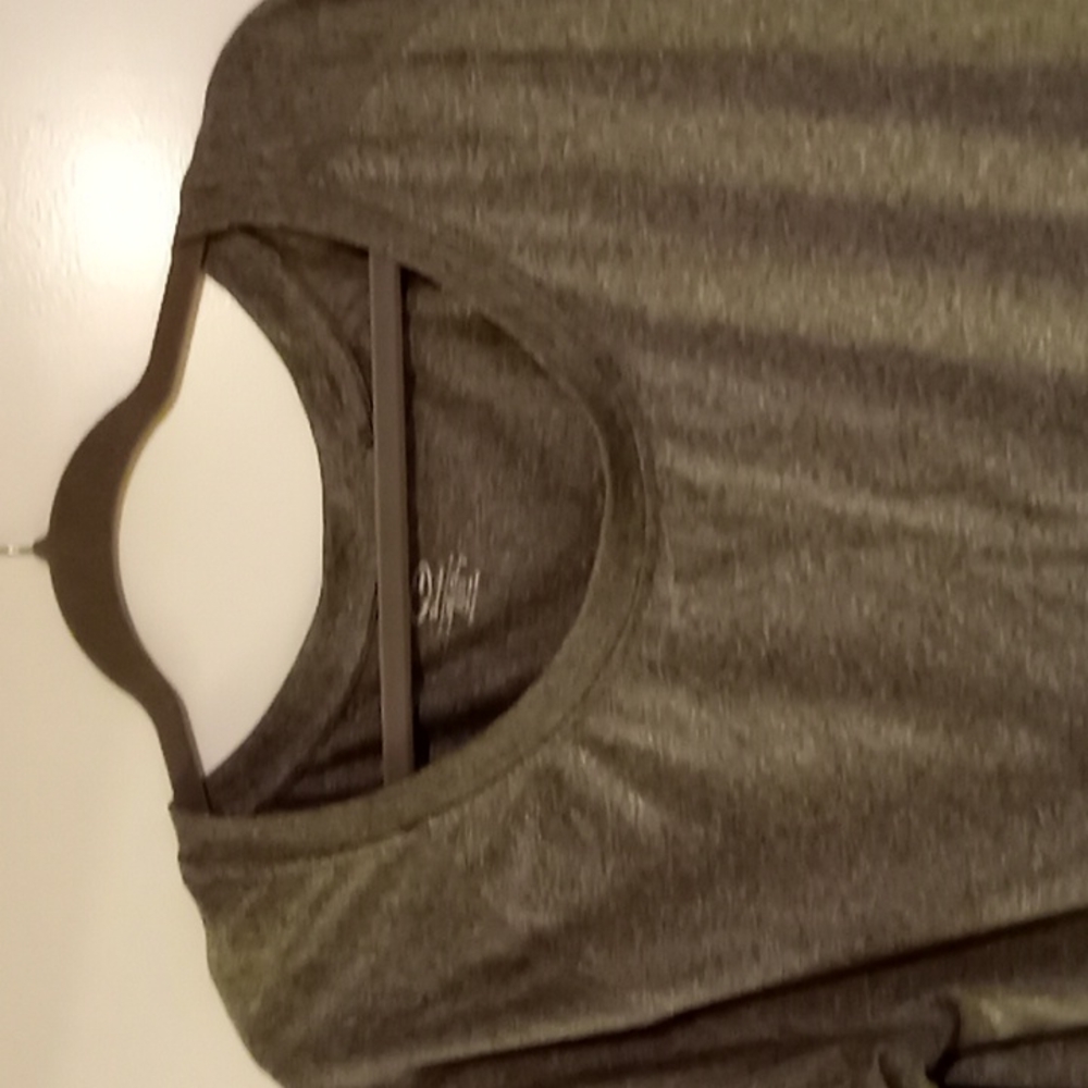Shirt - Picture 2 of 4
